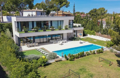 Santa Ponsa Villa | NEW VILLA CLOSE TO THE BEACH WITH LARGE POOL AND GARDEN. SEASONAL RENTAL