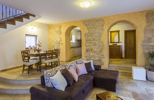 Orihi Villa | NEW! VILLA ROY WITH PRIVATE POLL IN CENTRAL ISTRIA