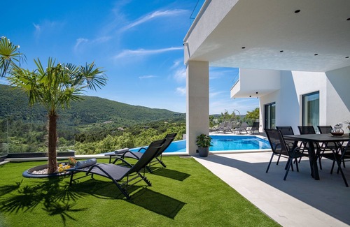 Tugare Villa | NEW! Villa Top Hill,heated pool,Jacuzzi,Sauna,5 en-suite bedrooms,Media room