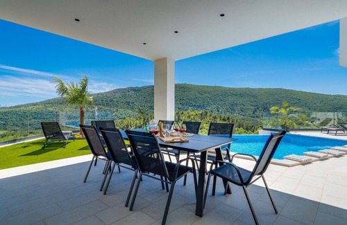 Tugare Villa | NEW! Villa Top Hill,heated pool,Jacuzzi,Sauna,5 en-suite bedrooms,Media room