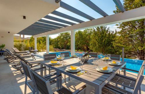 Malinska-Dubasnica Villa | New villa with large pool, sea view, 300 m from the beach - by TRAVELER tourist agency Krk - ID 2191