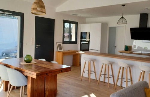Azur Villa | New villa with large wooden terrace 130 m2+ heated pool (May to October)&climate