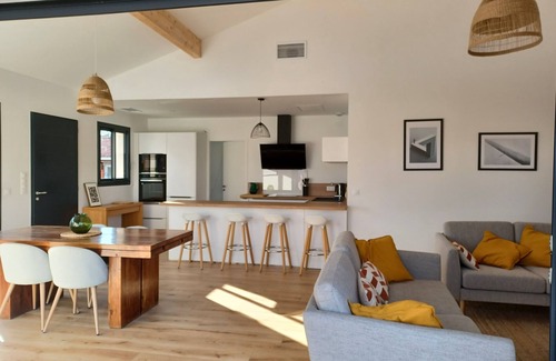 Azur Villa | New villa with large wooden terrace 130 m2+ heated pool (May to October)&climate