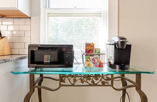 South Louisville House | New! Walk to the Kentucky Derby, U of L Football, and Jim Patterson Stadium!