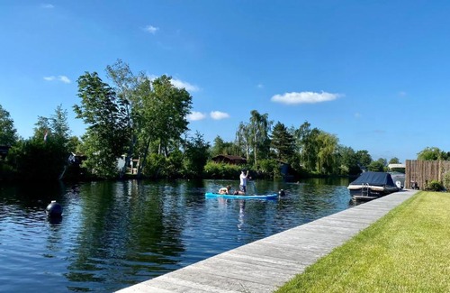 Vinkeveen Ski Chalet | New - Waterfont Villa08 - Private Residence on a lake near Amsterdam