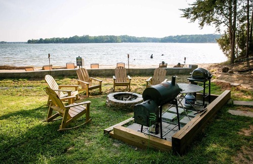 Steele Creek House | New Waterfront Cabin on the Large Sundeck #22 cabin