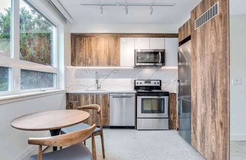 Downtown Vancouver Apartment | NEW West End Studio, Pet Allowed@ 1170 Barclay