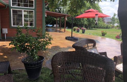 Newberg House | New! Wine Country Cottage ~Meadow Views. Private Country Setting Near Town!
