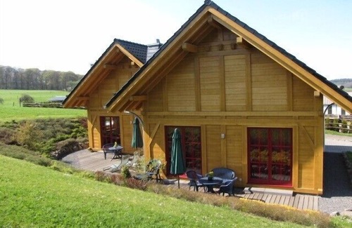 Waldorf Apartment | New wood house * in the Eifel in very quiet location, on the forest's edge