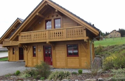 Waldorf Apartment | New wood house * in the Eifel in very quiet location, on the forest's edge