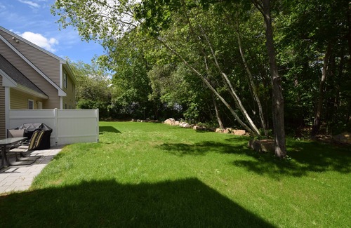 York Beach House | New Year Round Rental - 1/4 Mile To Short Sands Beach & Downtown York