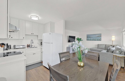 Central Berkeley Apartment | New2BR! Comfy Apt, Walk to UC Berkeley & Downtown with workspace, wifi & parking
