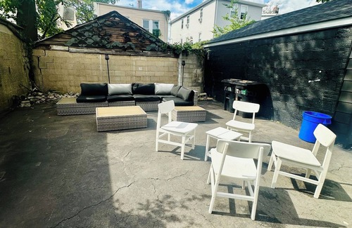 Weequahic Apartment | Newark airport Prudential center suite
