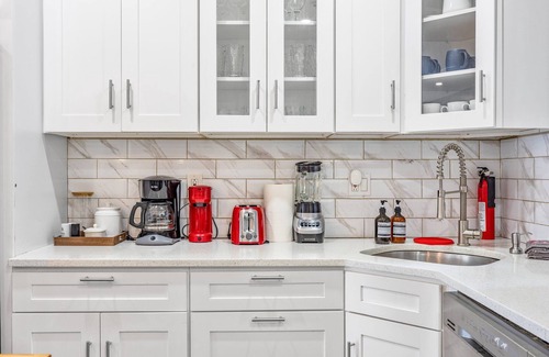 Forest Hill House | Newark's Famility Favorite Place for 18 guests