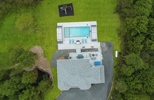 Pocono Pines House | NewBuild 6 EnsuiteBdrms/7Ba Private Out/Indoor Pool&Spa/Sauna/Game Floor/EV Chrg