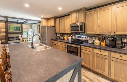 Gaffney Other | Newer 3-bedroom country farmhouse with bold creek & hot tub in Gaffney! Sleeps 5