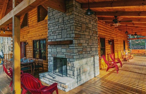 Carbon Hill Cabin | NEWER cabin, 5 BR, 2 fireplaces, hot tub, privacy