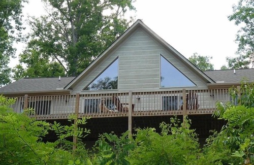 Young Harris Cabin | Newer Cabin with Mountain Views, Near Lakes, Golf