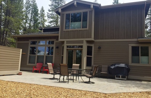 Sunriver House | Newer home across the street from SHARC & Sledding Hill w/10 passes!