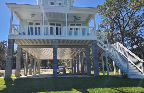 Steinhatchee House | Newer riverfront home with great views and boat slip