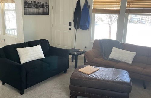 Aurora House | Newer Single family home, close to DIA, Denver VA and Anschutz