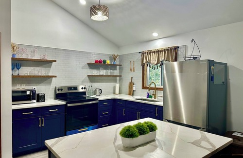 Tobyhanna House | NEW🤎La Cabana🤎 with Indoor HotTub, Dual Shower & GameRoom