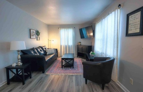 Marion House | *NewListing* 1 BR Home | Wifi | Pet Friendly | IWU
