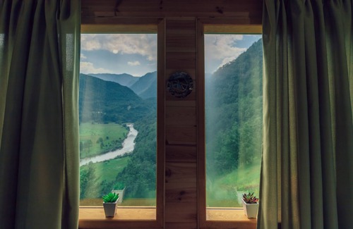 Montenegro Ski Chalet | Newly build River-views split level Chalet Tara