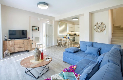 Ag. Georgios Villa | Newly Built 2-Bedroom Villa, A/C, Private Pool, 5 mins walk to Restaurants & Beach in Agios Georgios