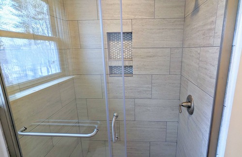 Cape Neddick Apartment | Newly built 2 bedroom apartment above garage- 5 minute walk to Perkins Cove