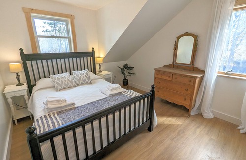 Cape Neddick Apartment | Newly built 2 bedroom apartment above garage- 5 minute walk to Perkins Cove