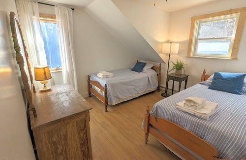 Cape Neddick Apartment | Newly built 2 bedroom apartment above garage- 5 minute walk to Perkins Cove