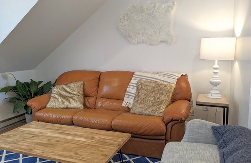 Cape Neddick Apartment | Newly built 2 bedroom apartment above garage- 5 minute walk to Perkins Cove