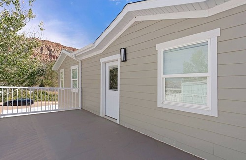 Colorado City Apartment | Newly Built 3BR/2BA Full of Amenities: Pool, Hot Tub, Sauna, 1 hr to Zion
