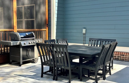 Watkinsville House | Newly Built 5 BR, 6 Miles to UGA, Fire Pit, Sauna, Game Room.