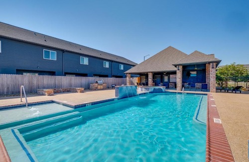 College Station Apartment | Newly Built Corner Hideaway 3 Mi to Texas A and M