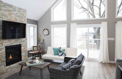 Port Stanley Cottage | Newly Built Cottage with a Stunning View! (Upper level)