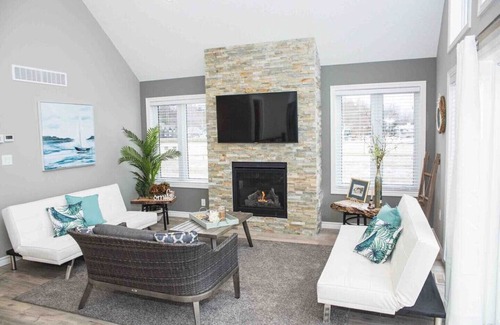 Port Stanley Cottage | Newly Built Cottage with a Stunning View! (Upper level)