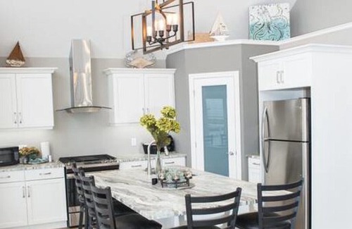Port Stanley Cottage | Newly Built Cottage with a Stunning View! (Upper level)