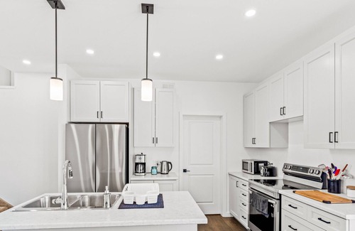 Cannifton House | Newly Built Cozy 3BR in Belleville ~ Family Retreat ~ Near Bay of Quinte