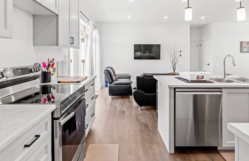 Cannifton House | Newly Built Cozy 3BR in Belleville ~ Family Retreat ~ Near Bay of Quinte