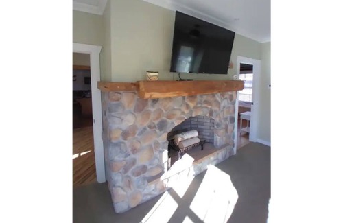 Fryburg Apartment | Newly built craftsman suite on a 300 acre farm