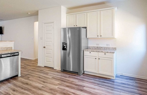 Porter House | Newly-built dog-friendly home with open layout & central location