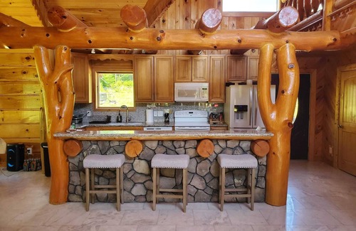 Monticello Cabin | Newly Built Handcrafted Cozy Log Home