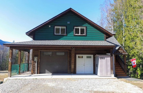 Taghum House | "Newly Built Home" on 5 acres by the beach