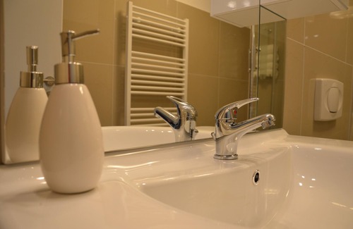 Krokau Apartment | Newly built holiday apartment in a modern country house style. 10 min cycle path to the beach