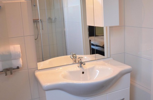 Krokau Apartment | Newly built holiday apartment in a modern country style. 10 min bike path to the beach