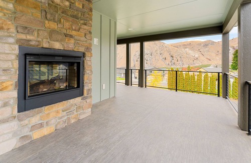 Orondo House | Newly built home with mountain & lake view, great deck, pool, marina & clubhouse