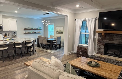 Grovetown House | Newly built home with modern decor and spacious rooms for entertaining!