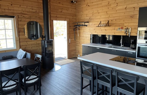 Hultsfred House | Newly built log cabin on a lakeside plot near Hultsfred | SE05086